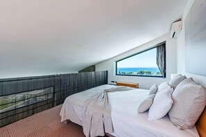 5 bedrooms, iron/ironing board, free WiFi, bed sheets