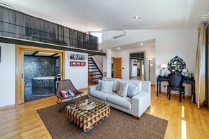 TV, ping pong, stereo