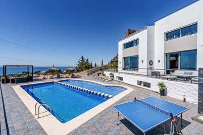 Villa 'Holivista' with Sea View, Wi-Fi and Air Conditioning