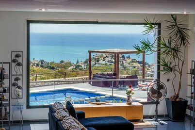 Villa 'Holivista' with Sea View, Wi-Fi and Air Conditioning