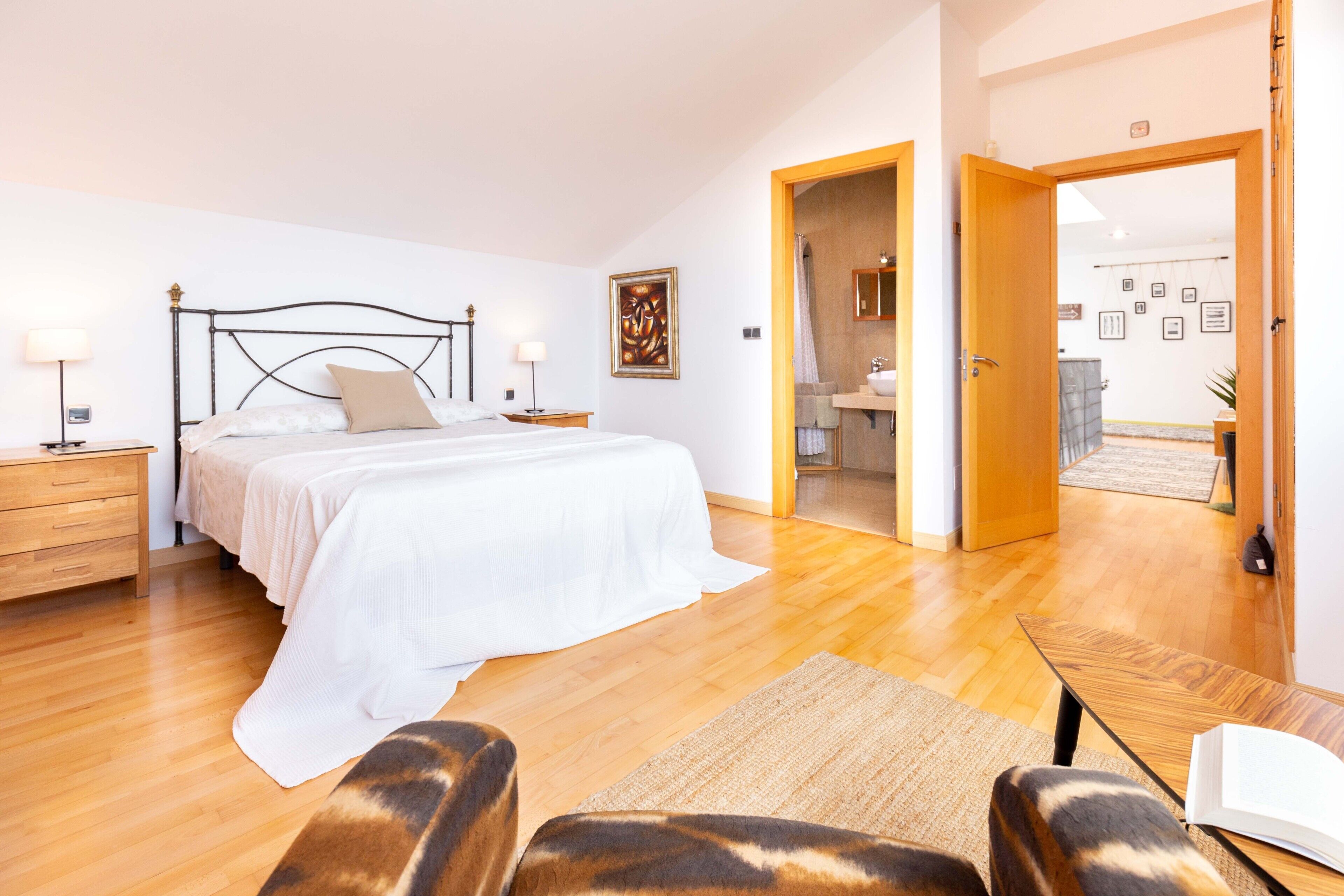 5 chambres, fer et planche à repasser, Wi-Fi gratuit, draps fournis