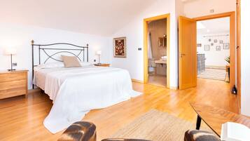 5 slaapkamers, een strijkplank/strijkijzer, gratis wifi, beddengoed