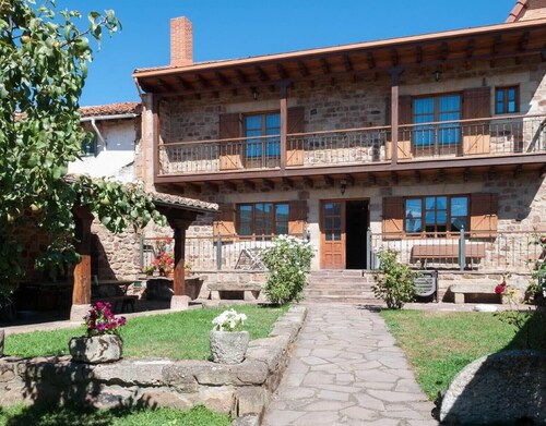 Country House 'Vielba' with Mountain View, Private Terrace and Wi-Fi