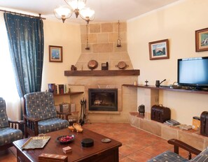 TV, fireplace, DVD player