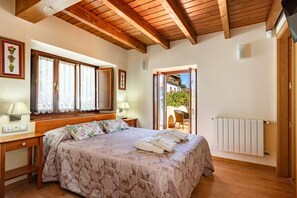 5 dormitorios, tabla de planchar con plancha, wifi gratis y ropa de cama