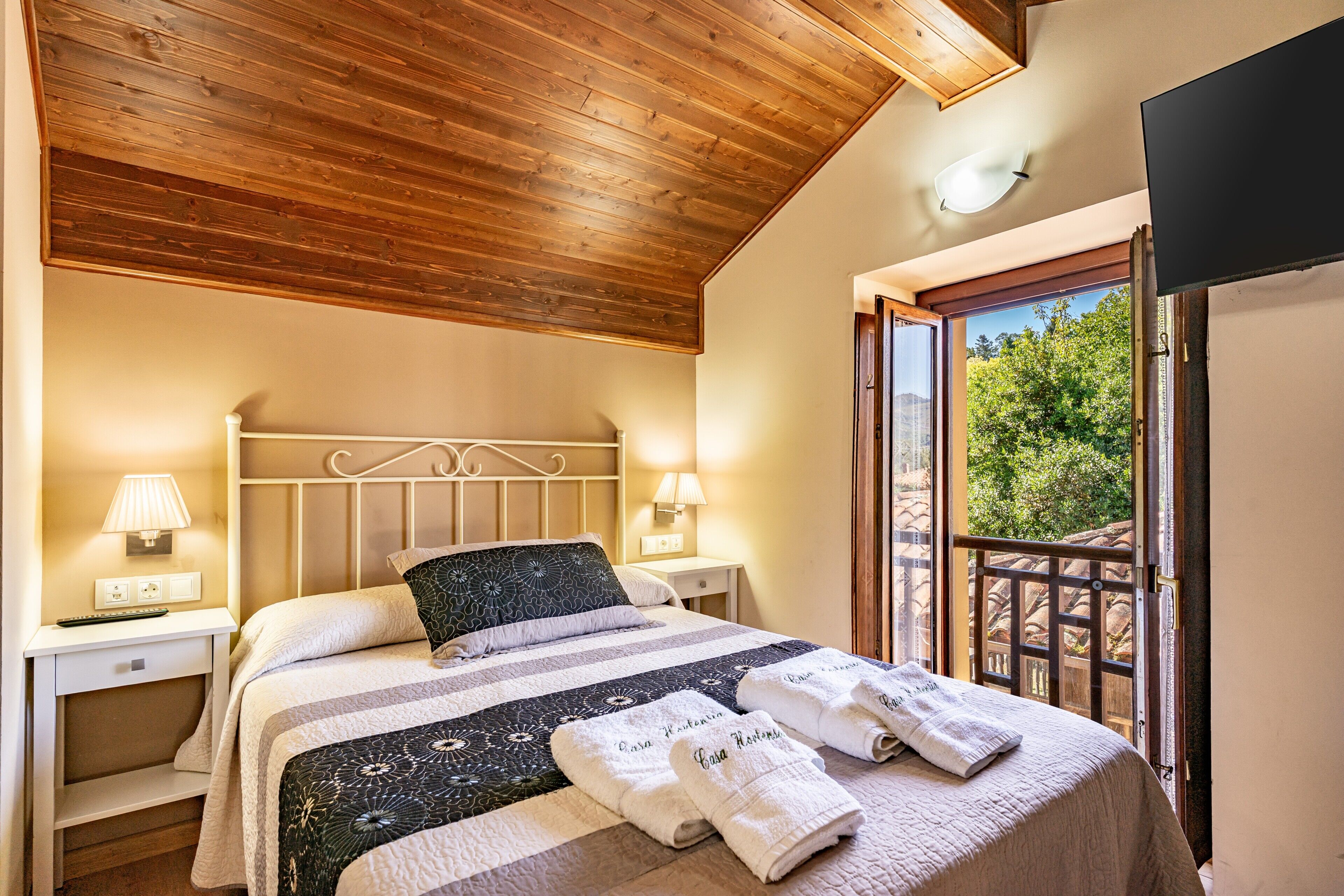 5 dormitorios, tabla de planchar con plancha, wifi gratis y ropa de cama