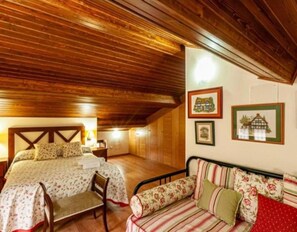 5 bedrooms, iron/ironing board, free WiFi, bed sheets