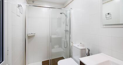 Apartment 'Menvil' mit Bergblick, privater Terrasse und WLAN