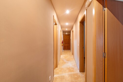 Appartement 'Menvil' avec vue sur la montagne, terrasse privée et Wi-Fi