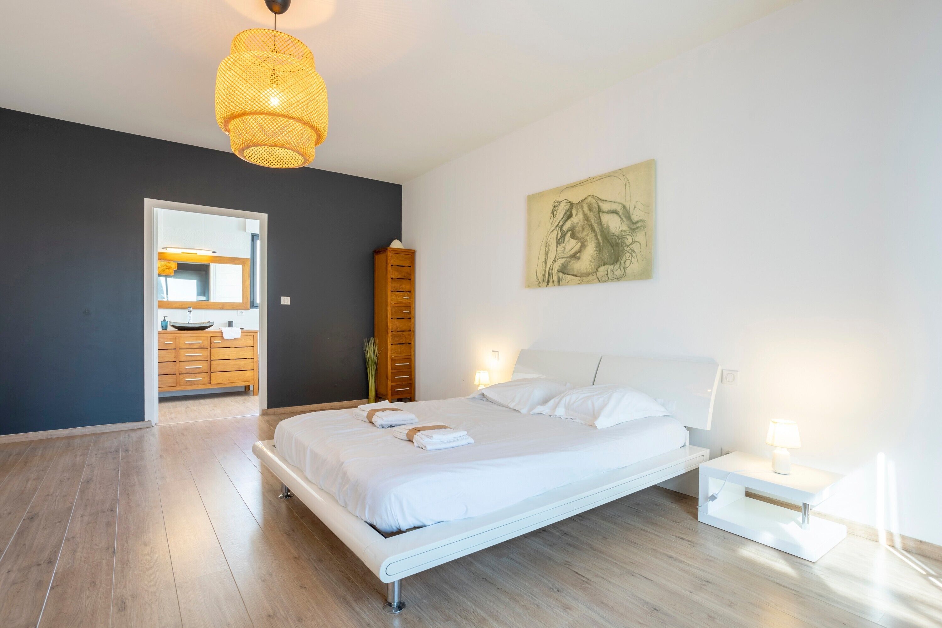 5 bedrooms, iron/ironing board, free WiFi, bed sheets