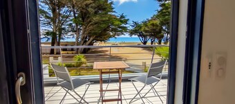 Le Bain de Mer – Sea View, Steps from the Beach, Spacious Family Home