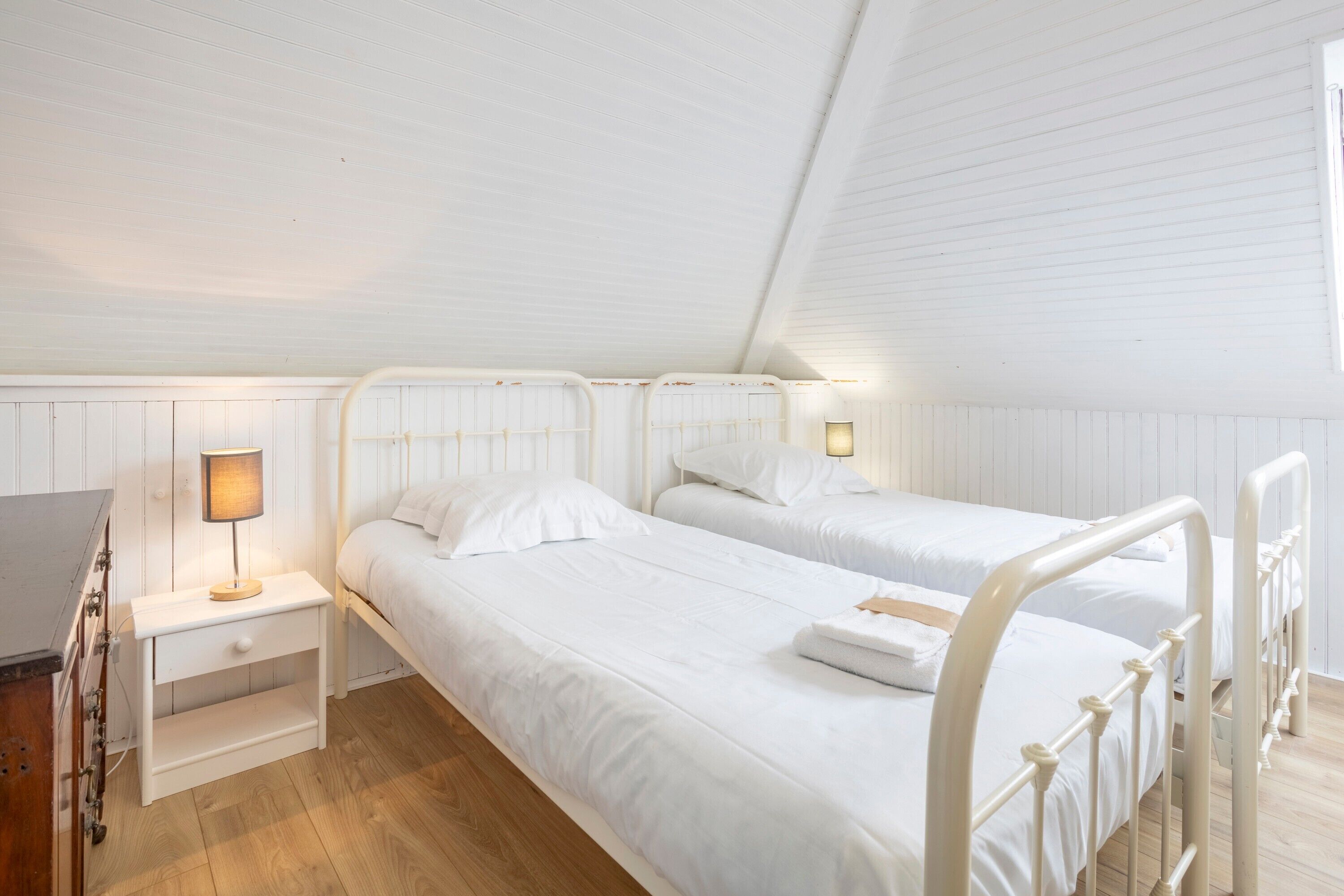 2 habitaciones, tabla de planchar con plancha y wifi gratis 