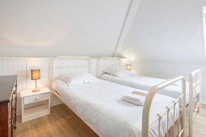 2 chambres, fer et planche à repasser, Wi-Fi gratuit, draps fournis