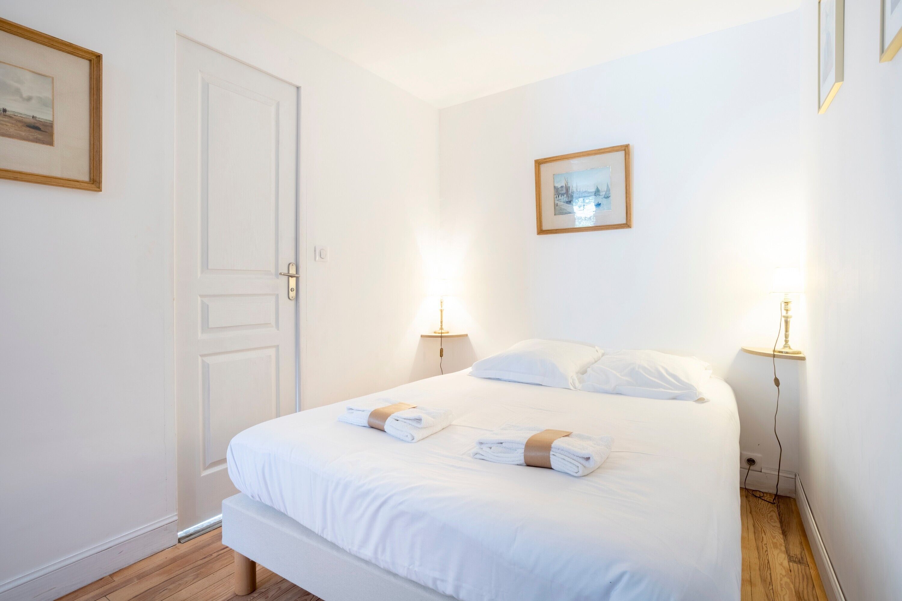 2 habitaciones, tabla de planchar con plancha y wifi gratis 