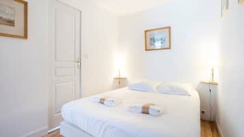 2 makuuhuonetta, silitysrauta/-lauta, ilmainen Wi-Fi, vuodevaatteet