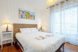 1 chambre, fer et planche à repasser, accès au Wi-Fi (inclus)