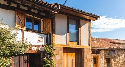 Holiday Home 'Casa Rural Villapajar' with Mountain Views, Private Garden & Wi-Fi