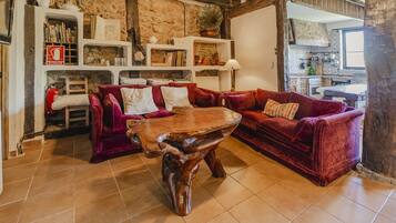 Fernseher, Kamin, Stereoanlage