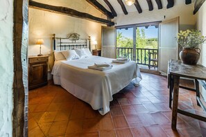 4 quartos, Wi-Fi de cortesia, roupa de cama