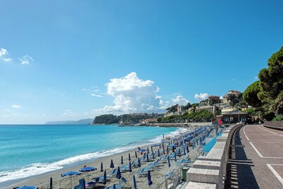 Villa 'Zafferano' with Sea View, Wi-Fi and Air Conditioning