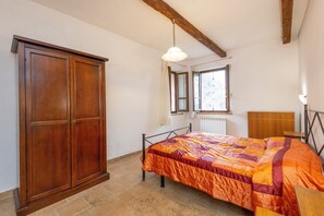 1 bedroom, bed sheets - Apartment 'Simone' with Shared Pool and Shared Garden (Massa Marittima)