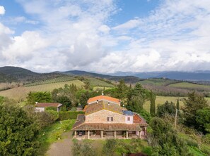 Exterior - Apartment 'Cinzia' with Shared Pool and Shared Garden (Massa Marittima)