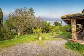 Property grounds - Apartment 'Cinzia' with Shared Pool and Shared Garden (Massa Marittima)