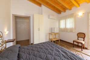 1 bedroom, bed sheets, wheelchair access