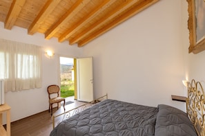 1 bedroom, bed sheets, wheelchair access