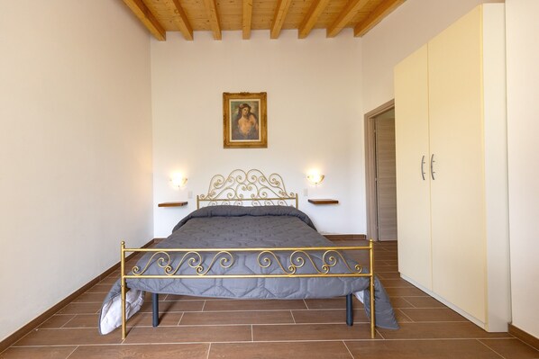 1 bedroom, bed sheets, wheelchair access