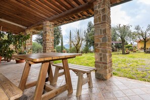 Outdoor dining - Room 'Camera 2' with Shared Pool, Shared Garden and Air Conditioning (Massa Marittima)