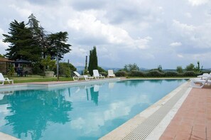 Pool - Room 'Camera 3' with Shared Pool, Shared Garden and Air Conditioning (Massa Marittima)