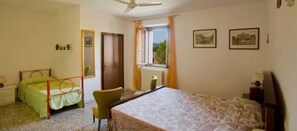 1 bedroom, bed sheets - Room 'Camera 3' with Shared Pool, Shared Garden and Air Conditioning (Massa Marittima)