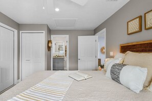 4 bedrooms, free WiFi, bed sheets - Resort Style Living, Sleeps 12, Heated Pool & Hot Tub - Sea Breeze Oasis - Roelens (Fort Myers)
