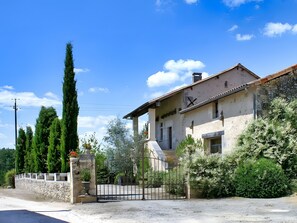 Exterior - Les Abeilles – Holiday home with private pool in the heart of Périgord Vert (La Chapelle-Faucher)