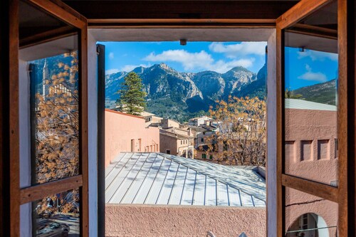 Holiday Home 'Es Mercat' with Private Terrace, Wi-Fi and Air Conditioning