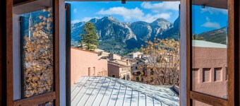 Holiday Home 'Es Mercat' with Private Terrace, Wi-Fi and Air Conditioning