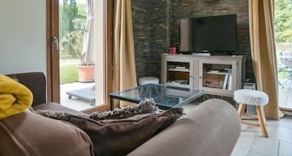 Cottage 'Entre Lacs Et Montagne' with Mountain View, Wi-Fi and Air Conditioning