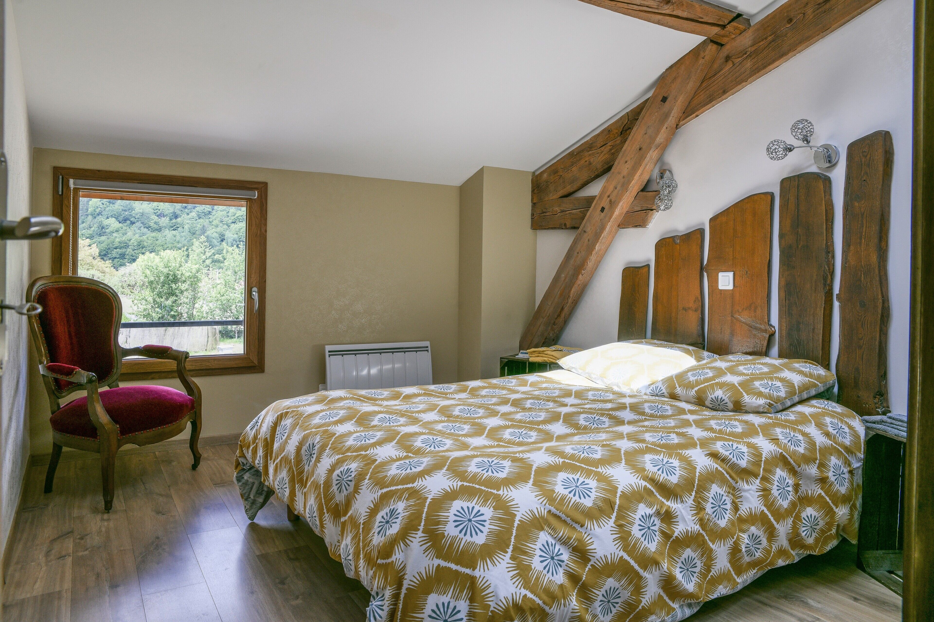 2 bedrooms, iron/ironing board, free WiFi