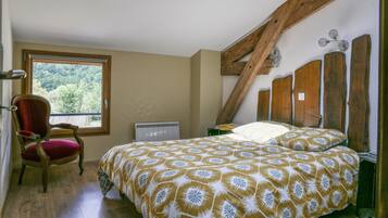 2 bedrooms, iron/ironing board, free WiFi