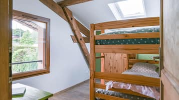 2 bedrooms, iron/ironing board, free WiFi