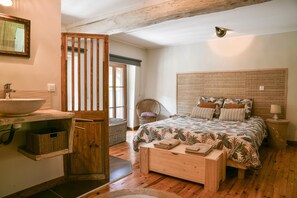 3 camere, ferro/asse da stiro, Wi-Fi gratuito