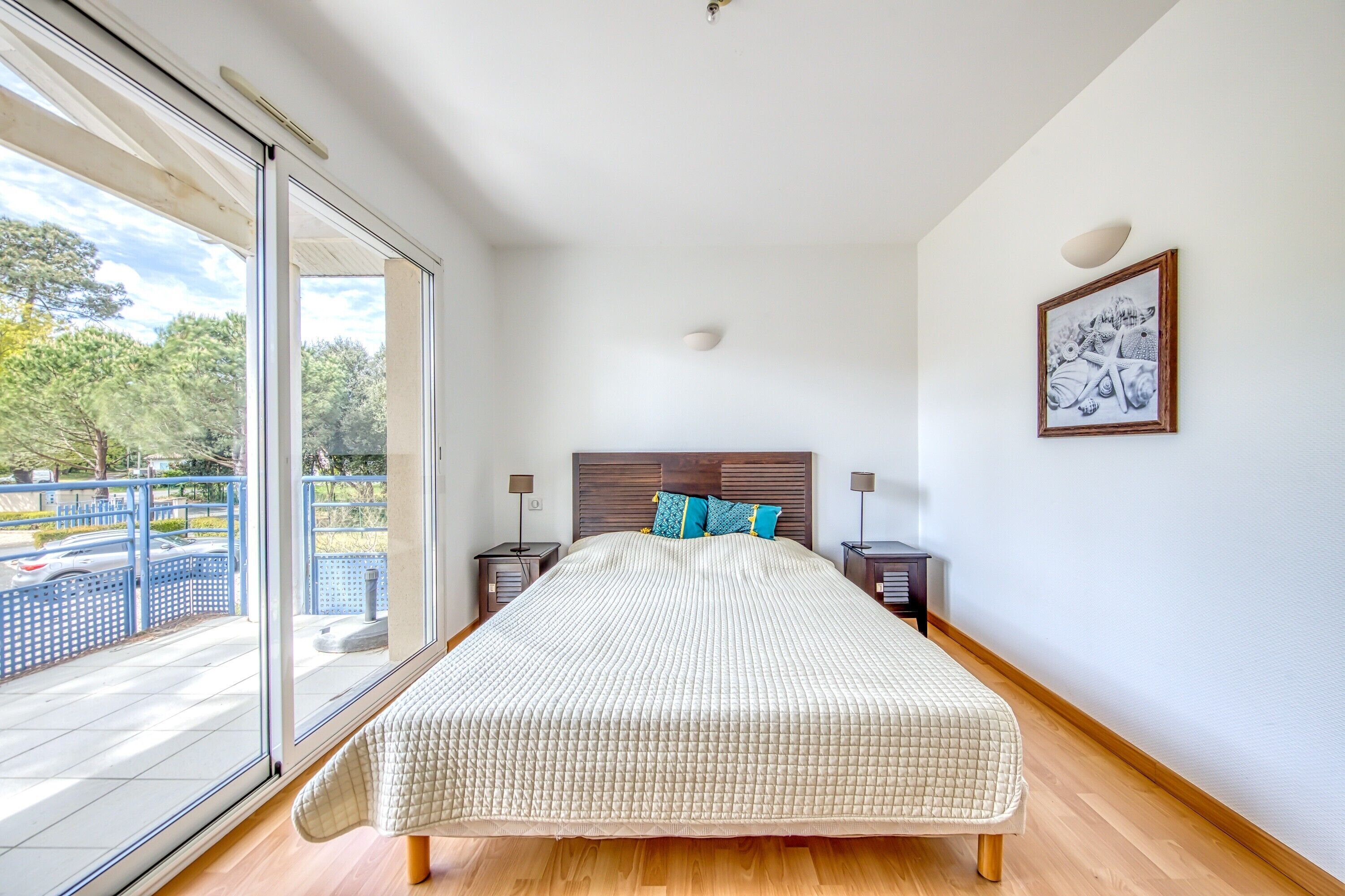 2 bedrooms, iron/ironing board, WiFi