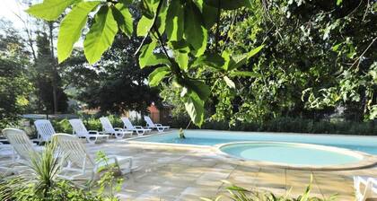 Charming 4-6 pers house with pool, terrace, and beaches 1.2 km away in Soulac-sur-Mer