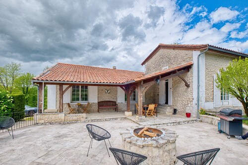 Two Charming Houses with Pool, and Beautiful Surroundings: Where
Authenticity Meets Modern Comfort