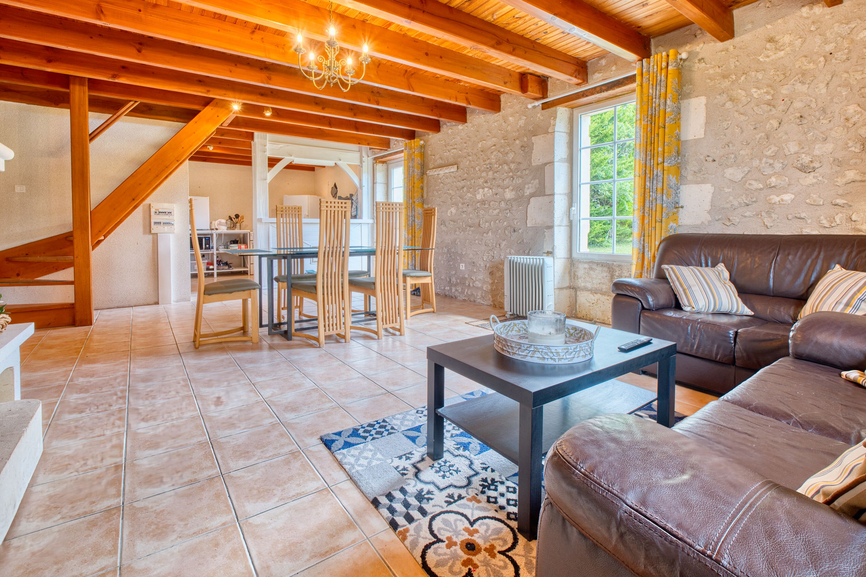 Télévision, cheminée