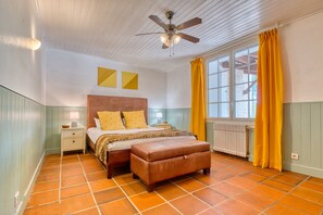 4 chambres, fer et planche à repasser, accès au Wi-Fi (inclus)