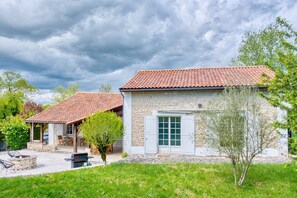 Exterior - Charming Stone House with Pool and Enclosed Garden :
A Haven of Comfort and Serenity (Allemans)