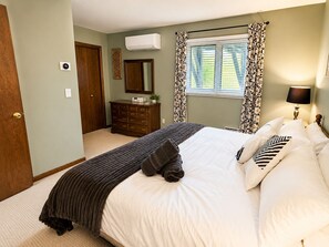 3 bedrooms, iron/ironing board, WiFi, bed sheets