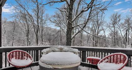 Peak Convenience- Spacious Resort Retreat on Holiday Valley